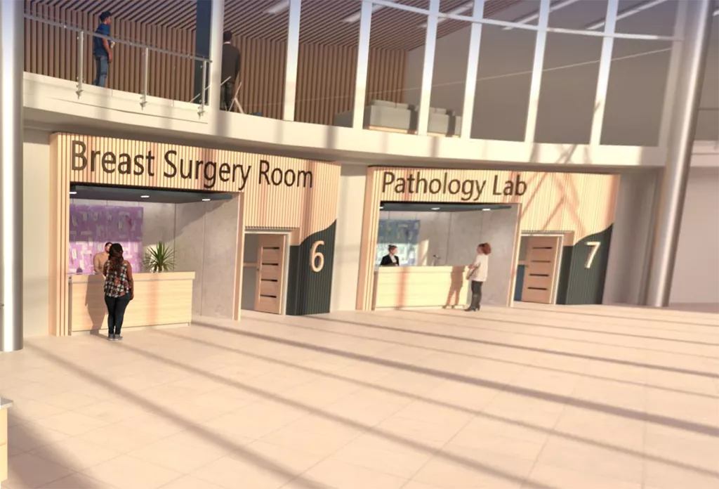 Donna in visita all'ospedale virtuale, con la sala di chirurgia mammaria e il laboratorio di patologia