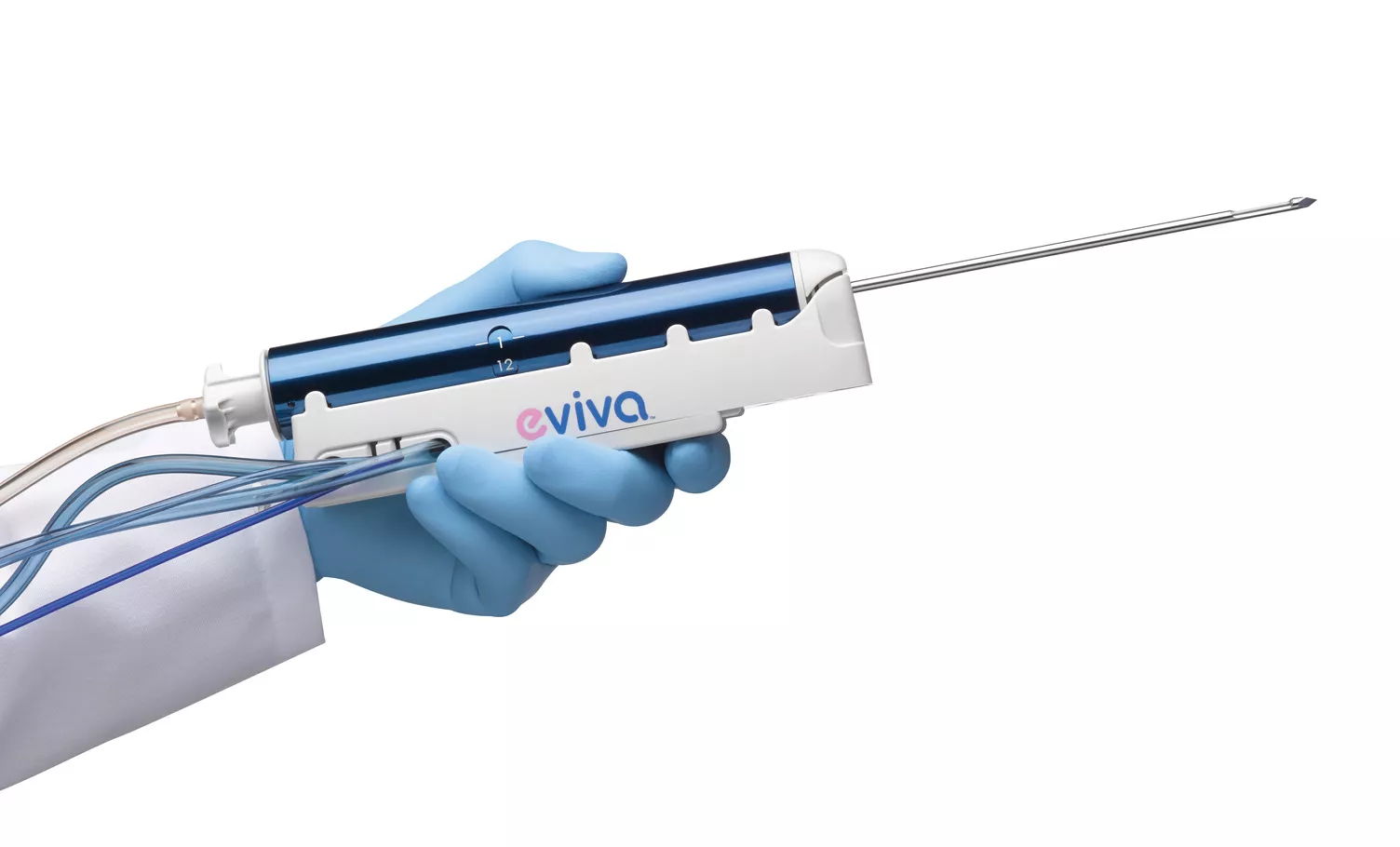 Ago per biopsia mammaria su sfondo bianco